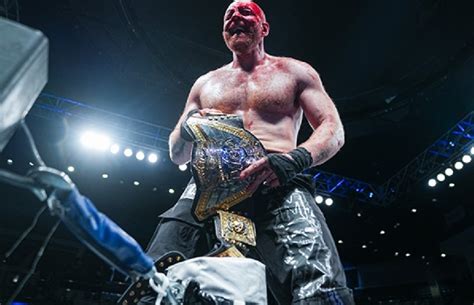 Jon Moxley makes history as the first man to ever win。